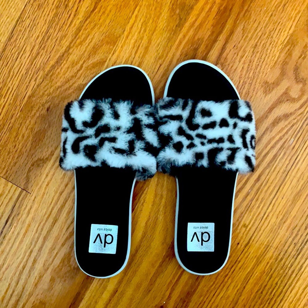 Dolce Vida • Fuzzy Leopard Slides/Slippers Size 6